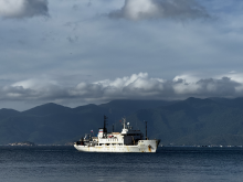 НИС «Академик М.А. Лаврентьев» на подходе к порту Камрань, 23.10.2025 г.  Фото Д-ра Чан Чон Лапа.